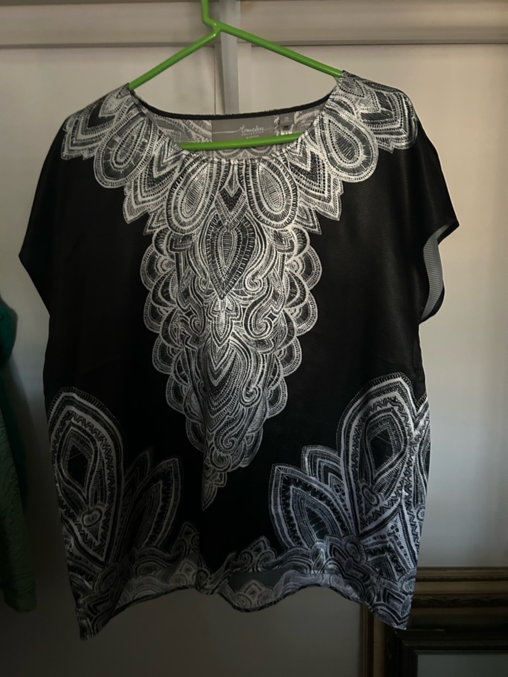 Chico’s Travelers Size 2 Black and White Lace-Print Scoop Neck Top